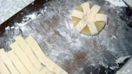 пирожное из слоеного теста