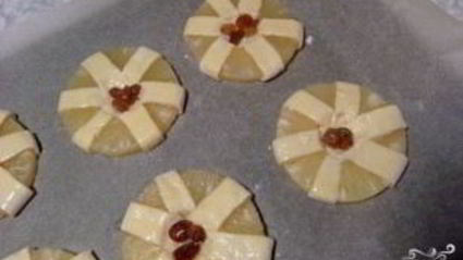 пирожное из слоеного теста