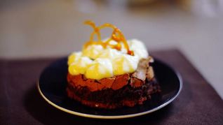 Пирожное с маскарпоне и апельсиновой карамелью