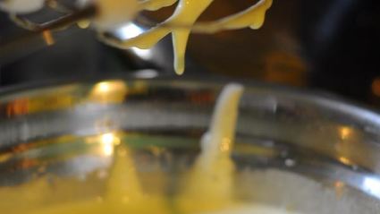 пирожное с маскарпоне и апельсиновой карамелью