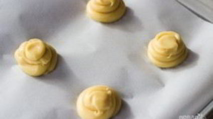 пирожное с заварным кремом