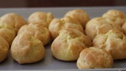 пирожное с заварным кремом