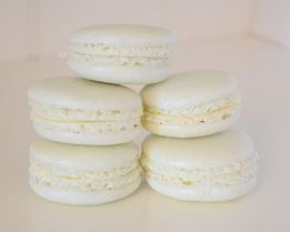 Пирожные макароны на французской меренге