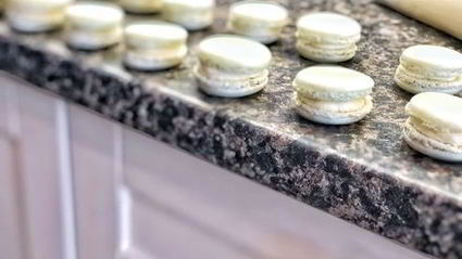 пирожные макароны на французской меренге