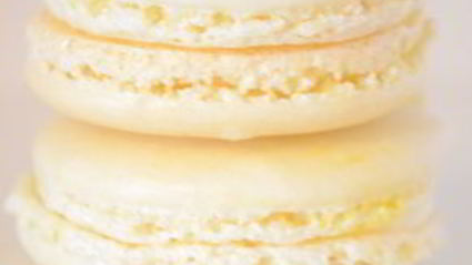 пирожные макароны на французской меренге