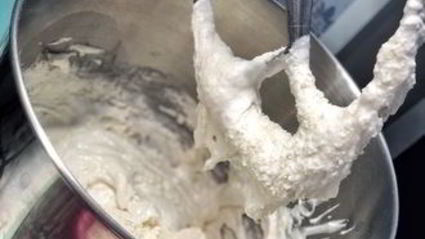 пирожные макароны на французской меренге