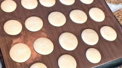 пирожные макароны на французской меренге