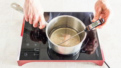 пирожные с дыней, клубникой и кремом шибуст