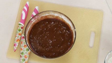 пирожные с горячим шоколадом