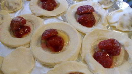 простое пирожное с клубникой