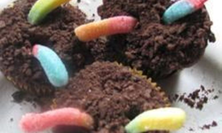 Рецепт шоколадных пирожных с червячками