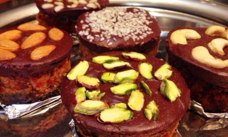 Рецепт сыроедных пирожных маскарад