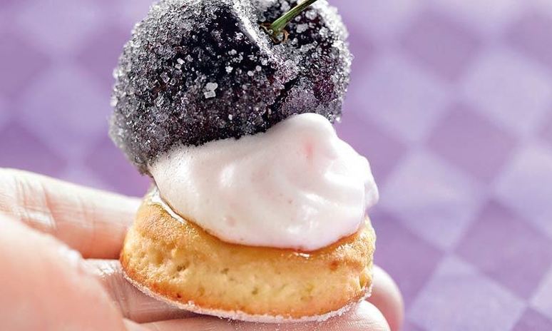 Рецепт творожно-вишневых пирожные