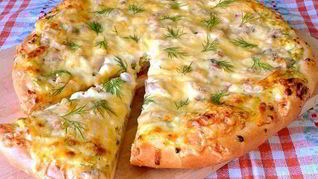 Деревенская пицца с творогом и зеленью