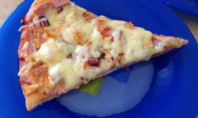 Рецепт дрожжевой пиццы с помидорами и курицей