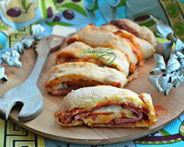 Итальянская пицца-рулет Стромболи