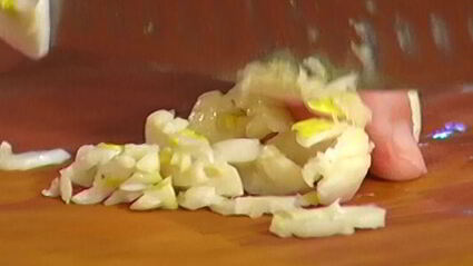 хрустящая пицца с ветчиной, помидорами и перцем