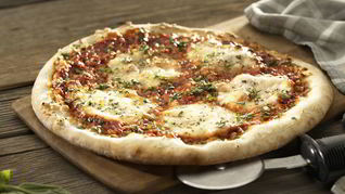 Пицца из слоеного теста в духовке