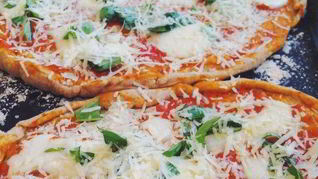 Пицца Маргарита на тонком тесте