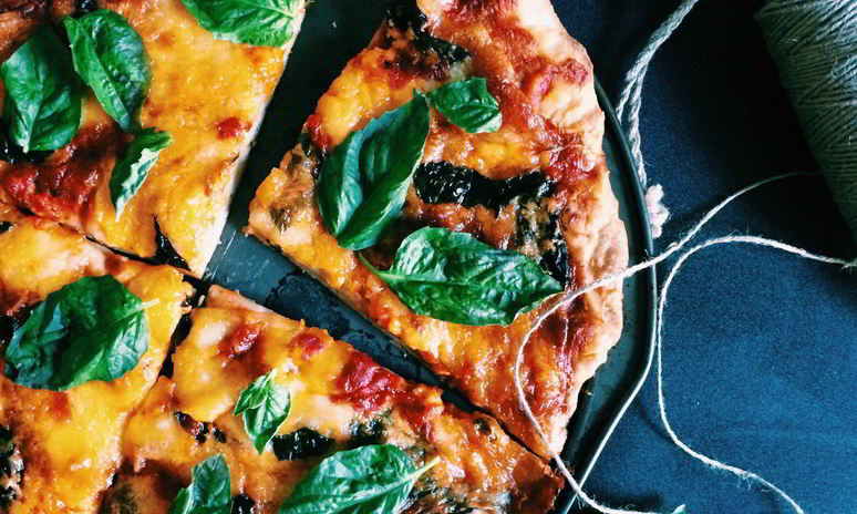 Рецепт пиццы маргариты с моцареллоя и пармезанома