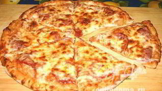 Пицца пепперони с беконом