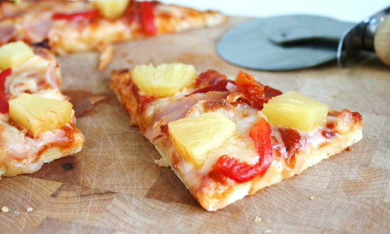 Рецепт пиццы с ананасами и колбасой