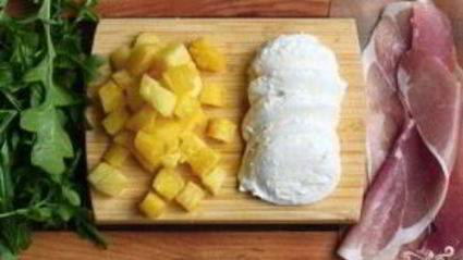 пицца с ананасами