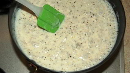 пицца с белым соусом и шампиньонами