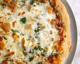 Пицца с брынзой и помидорами