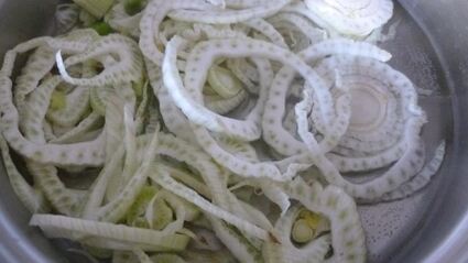 пицца с фенхелем и зеленым горошком