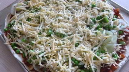 пицца с фенхелем и зеленым горошком