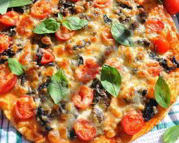 Пицца с грибами и базиликом