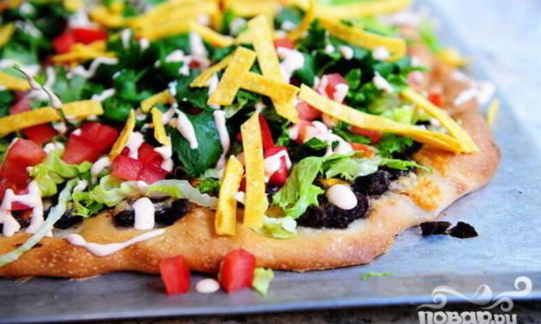 Рецепт пиццы с кукурузными лепешками, фасолью и сыром
