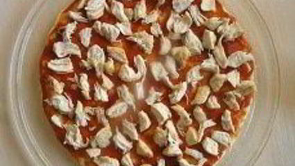 пицца с курицей и перцем в микроволновке