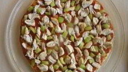 пицца с курицей и перцем в микроволновке