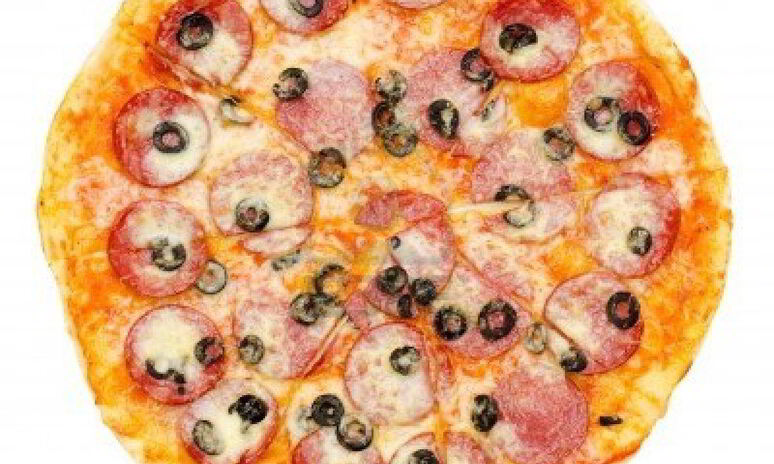 Рецепт пиццы с маслинами и колбасой