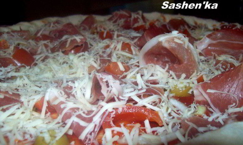 Рецепт пиццы с оливками и хамоном
