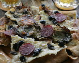 Пицца с радиккио и моцареллой