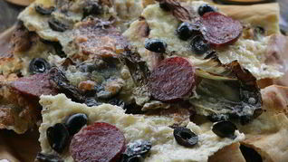 Пицца с радиккио и моцареллой