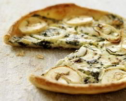 Пицца с утиным мясом, зеленым луком и соусом хойсин