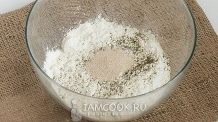 пицца со шпинатом и помидорами