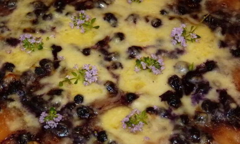 Рецепт сладкой пиццы с черникой