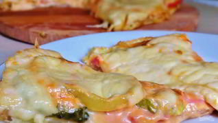 Закусочная пицца на слоеном тесте