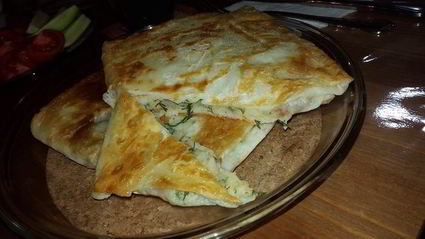 постные конвертики с картофельным пюре, укропом, жареным луком и вялеными томатами