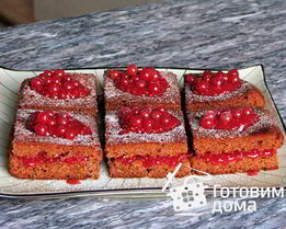Пряничные квадратики с красной смородиной