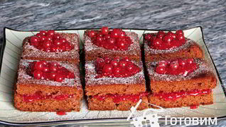 Пряничные квадратики с красной смородиной