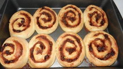 рулетики с корицей и изюмом