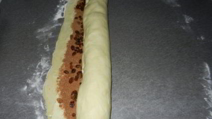 рулетики с корицей и изюмом
