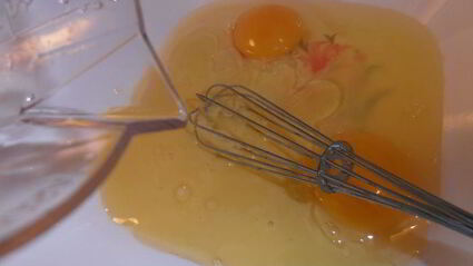 ореховая шарлотка на сгущенке