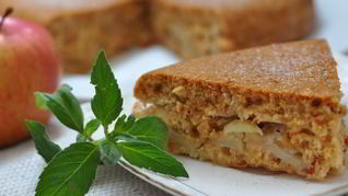 Постная шарлотка с яблоками